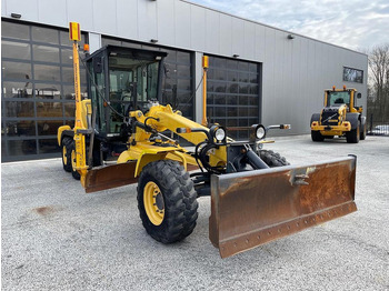 Makinë niveluese NEW HOLLAND