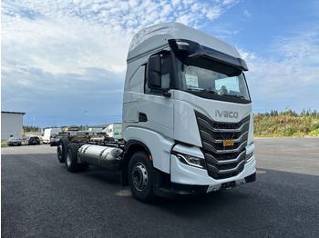 Kamion kabinë-shasi i ri Iveco S-Way AS26S50 NP 2xLNG 6x2*4: foto 3 Kamion kabinë-shasi i ri Iveco S-Way AS26S50 NP 2xLNG 6x2*4: foto 3