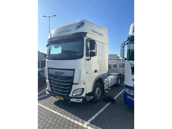 Gjysmë-kamion DAF XF 460