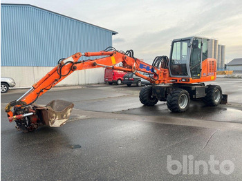 Ekskavator me goma HITACHI