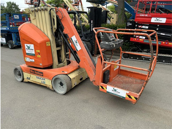 Ngritës me direk vertikal JLG