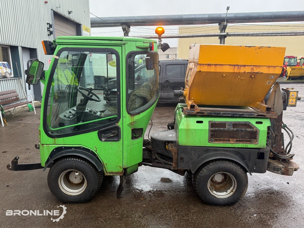2008 LM TRAC 385 + Spreader - Makinë për heqjen e borës: foto 4 2008 LM TRAC 385 + Spreader - Makinë për heqjen e borës: foto 4