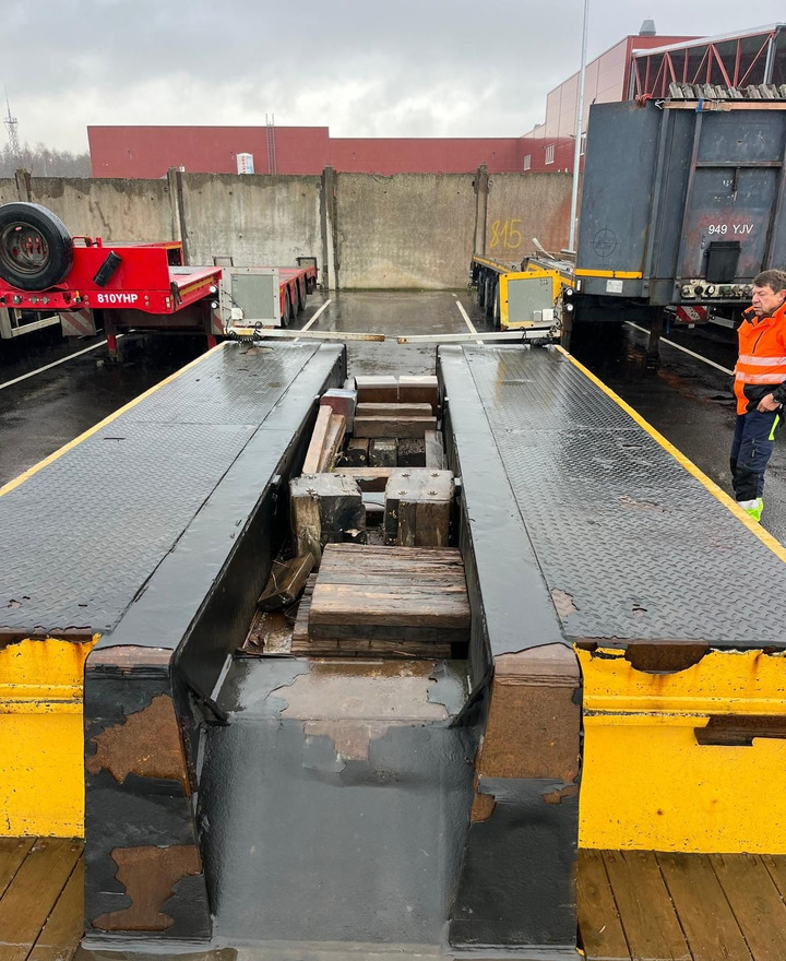 Faymonville STBZ-3VA Low-Bed 3-axle Trailer - Gjysmë rimorkio me plan ngarkimi të ulët: foto 5 Faymonville STBZ-3VA Low-Bed 3-axle Trailer - Gjysmë rimorkio me plan ngarkimi të ulët: foto 5