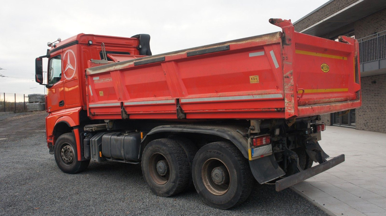 Mercedes-Benz Actros 2663 Dreiseitenkipper Meiller Bordmatik - Kamion vetëshkarkues: foto 5 Mercedes-Benz Actros 2663 Dreiseitenkipper Meiller Bordmatik - Kamion vetëshkarkues: foto 5