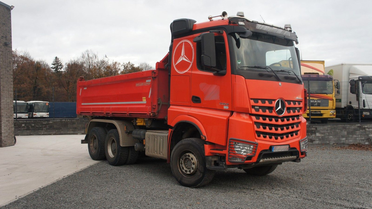 Mercedes-Benz Actros 2663 Dreiseitenkipper Meiller Bordmatik - Kamion vetëshkarkues: foto 3 Mercedes-Benz Actros 2663 Dreiseitenkipper Meiller Bordmatik - Kamion vetëshkarkues: foto 3