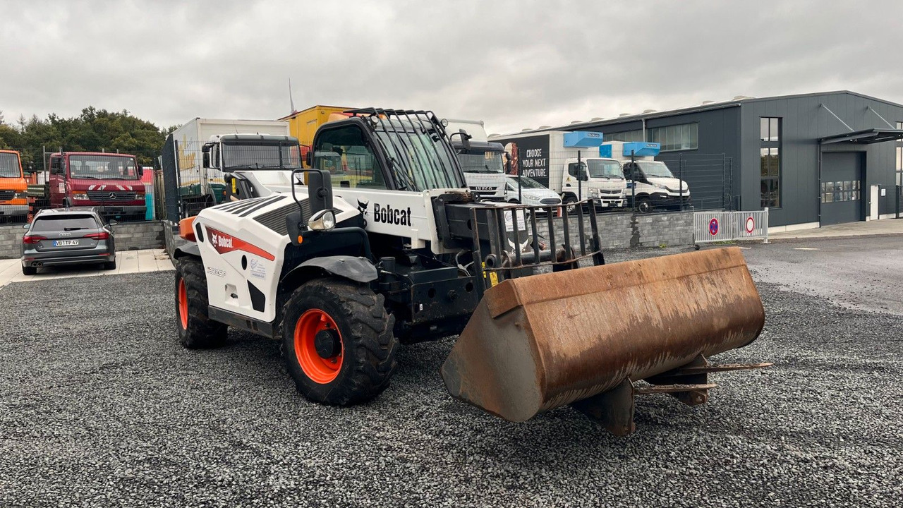 Bobcat T35.105LB Teleskoplader 7600 Kg Gabel Schaufel - Pajisje për trajtimin e materialeve: foto 3 Bobcat T35.105LB Teleskoplader 7600 Kg Gabel Schaufel - Pajisje për trajtimin e materialeve: foto 3