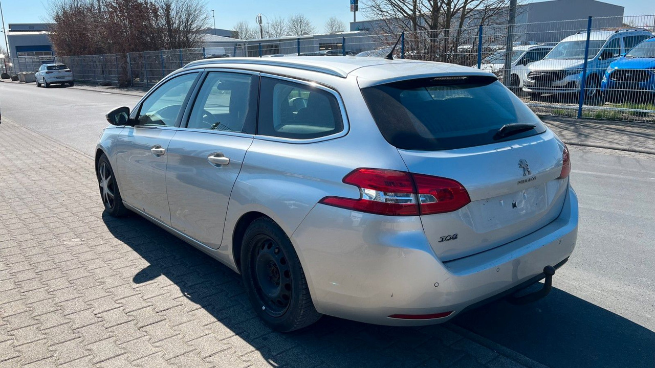 Peugeot 308 SW Allure 8-Fach Bereift Kopfdichtungsschade - Veturë: foto 3 Peugeot 308 SW Allure 8-Fach Bereift Kopfdichtungsschade - Veturë: foto 3
