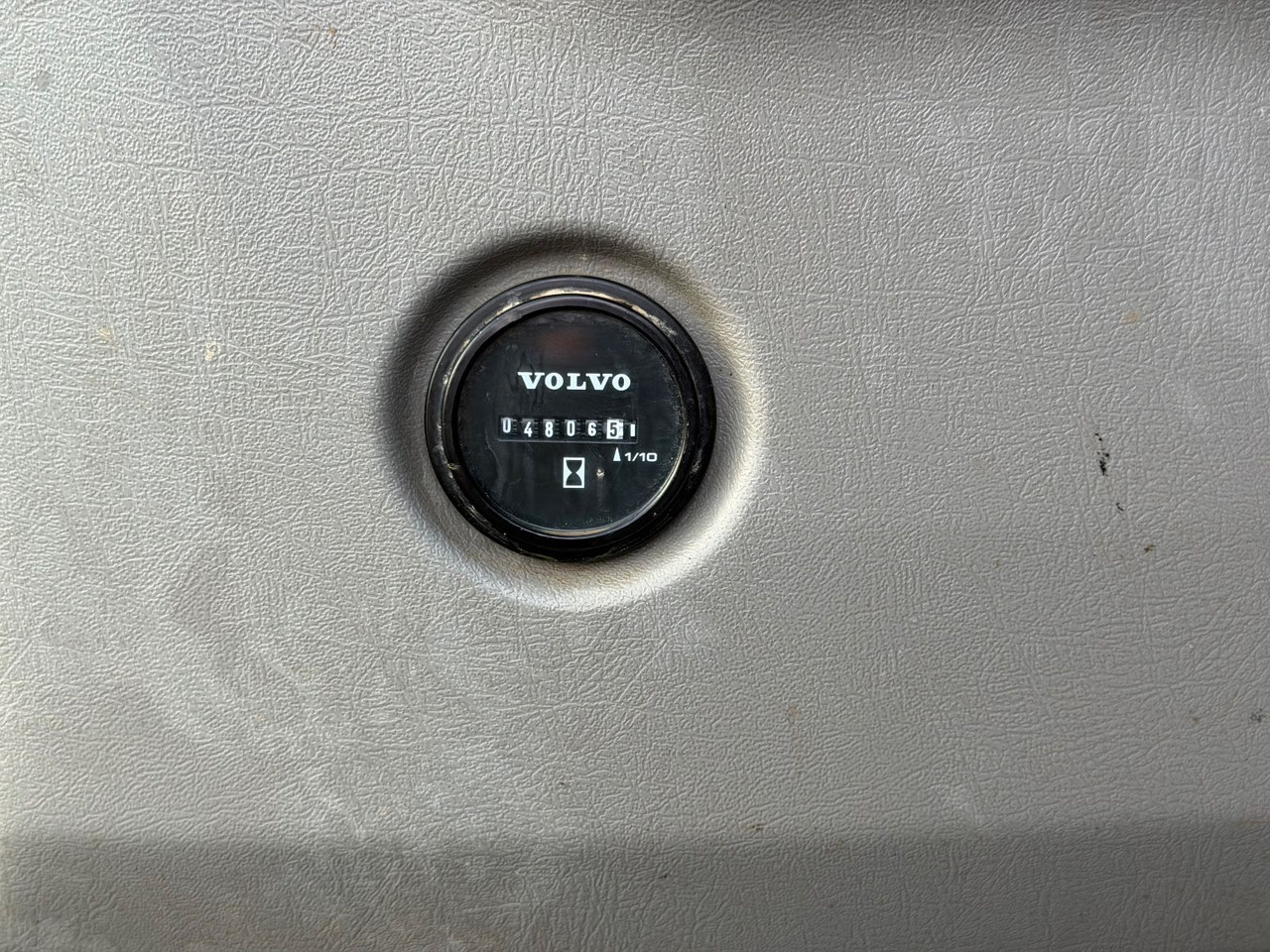 Miniekskavator Volvo ECR 88 D Verstellauslger OQ Oilquick: foto 16