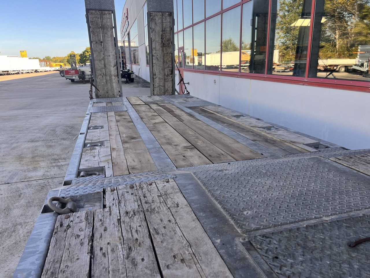 Humbaur HTD 30 3 Achs Tiefladeranhänger, verzinkt - Rimorkio me plan ngarkimi të ulët: foto 4 Humbaur HTD 30 3 Achs Tiefladeranhänger, verzinkt - Rimorkio me plan ngarkimi të ulët: foto 4