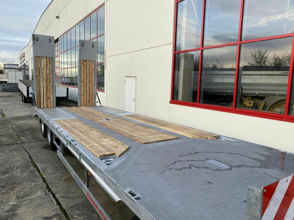 Möslein 3 Achs Tieflader mit gerader Ladefläche 8,10 m, - Rimorkio me plan ngarkimi të ulët: foto 5 Möslein 3 Achs Tieflader mit gerader Ladefläche 8,10 m, - Rimorkio me plan ngarkimi të ulët: foto 5