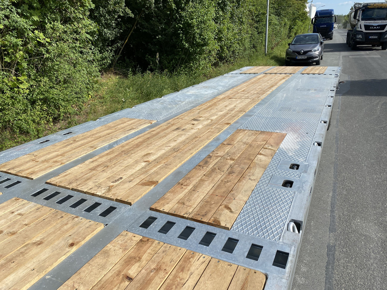 Möslein ST 3-Plato 9,4 3 Achs Satteltieflader Plato 45 t GGfür Fertigteile, Baumaschinen oder Container - Gjysmë rimorkio e hapur/ Platformë: foto 4 Möslein ST 3-Plato 9,4 3 Achs Satteltieflader Plato 45 t GGfür Fertigteile, Baumaschinen oder Container - Gjysmë rimorkio e hapur/ Platformë: foto 4