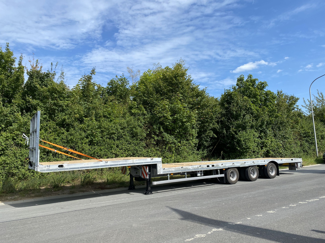 Möslein ST 3-Plato 9,4 3 Achs Satteltieflader Plato 45 t GGfür Fertigteile, Baumaschinen oder Container - Gjysmë rimorkio me plan ngarkimi të ulët: foto 1 Möslein ST 3-Plato 9,4 3 Achs Satteltieflader Plato 45 t GGfür Fertigteile, Baumaschinen oder Container - Gjysmë rimorkio me plan ngarkimi të ulët: foto 1