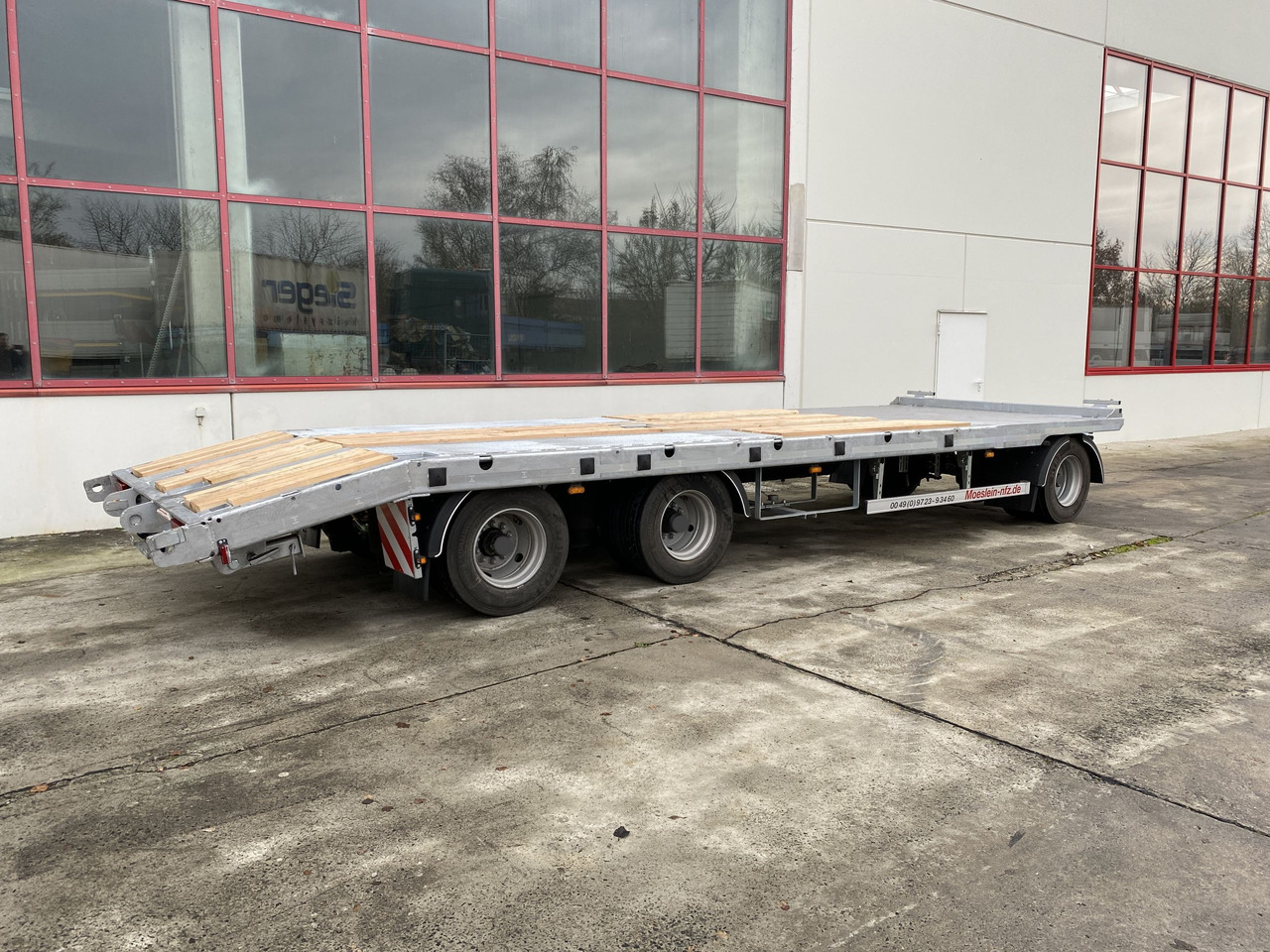 Möslein T 3-8,20 P OR 3 Achs Tieflader gerader Ladefläche 8,10 m,Neufahrzeug - Rimorkio me plan ngarkimi të ulët: foto 3 Möslein T 3-8,20 P OR 3 Achs Tieflader gerader Ladefläche 8,10 m,Neufahrzeug - Rimorkio me plan ngarkimi të ulët: foto 3