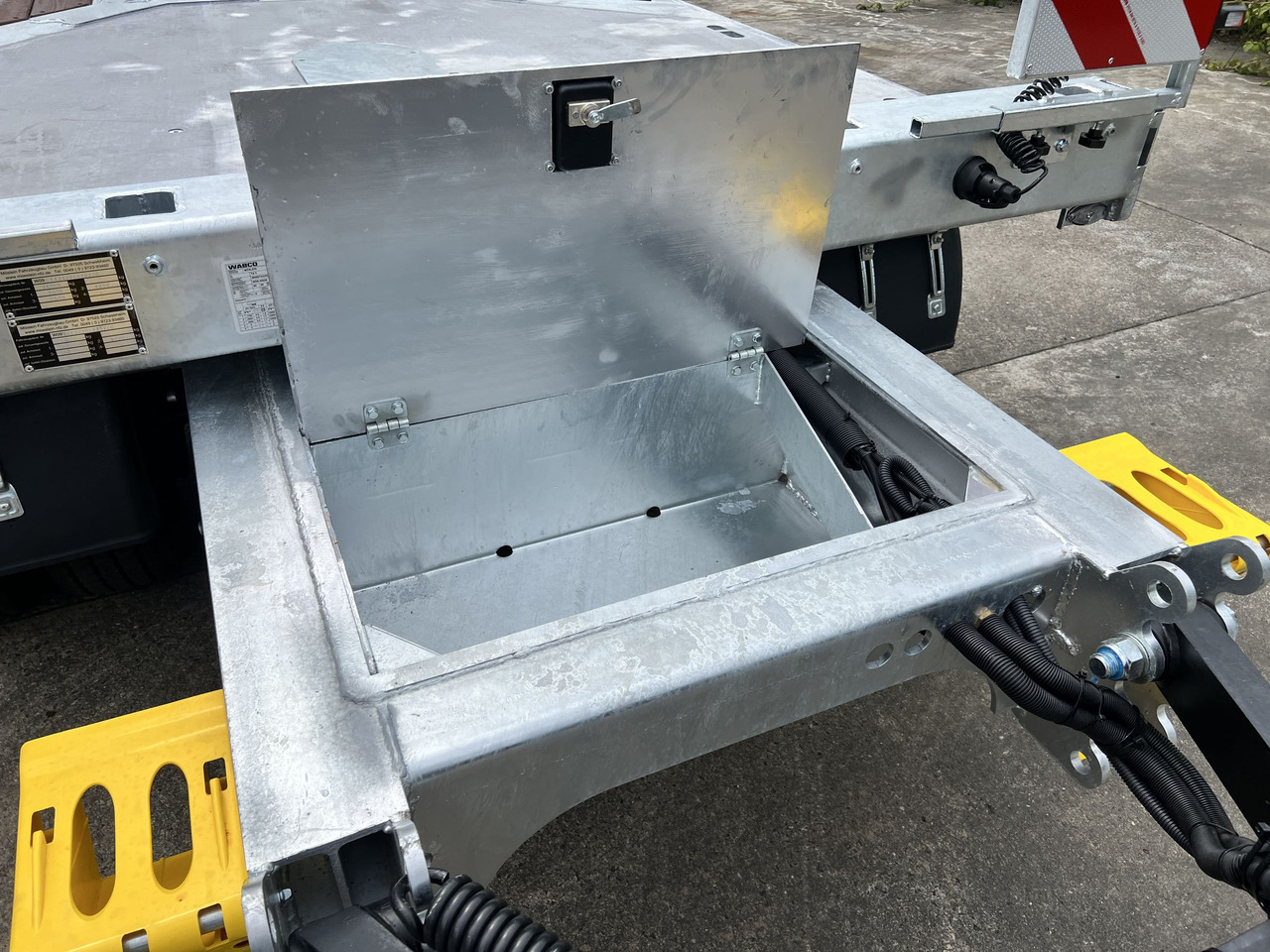 Möslein T 3-9,20 F 3 Achs Tieflader mit gerader Ladefläche 9 m, Neufahrzeug - Rimorkio me plan ngarkimi të ulët: foto 3 Möslein T 3-9,20 F 3 Achs Tieflader mit gerader Ladefläche 9 m, Neufahrzeug - Rimorkio me plan ngarkimi të ulët: foto 3