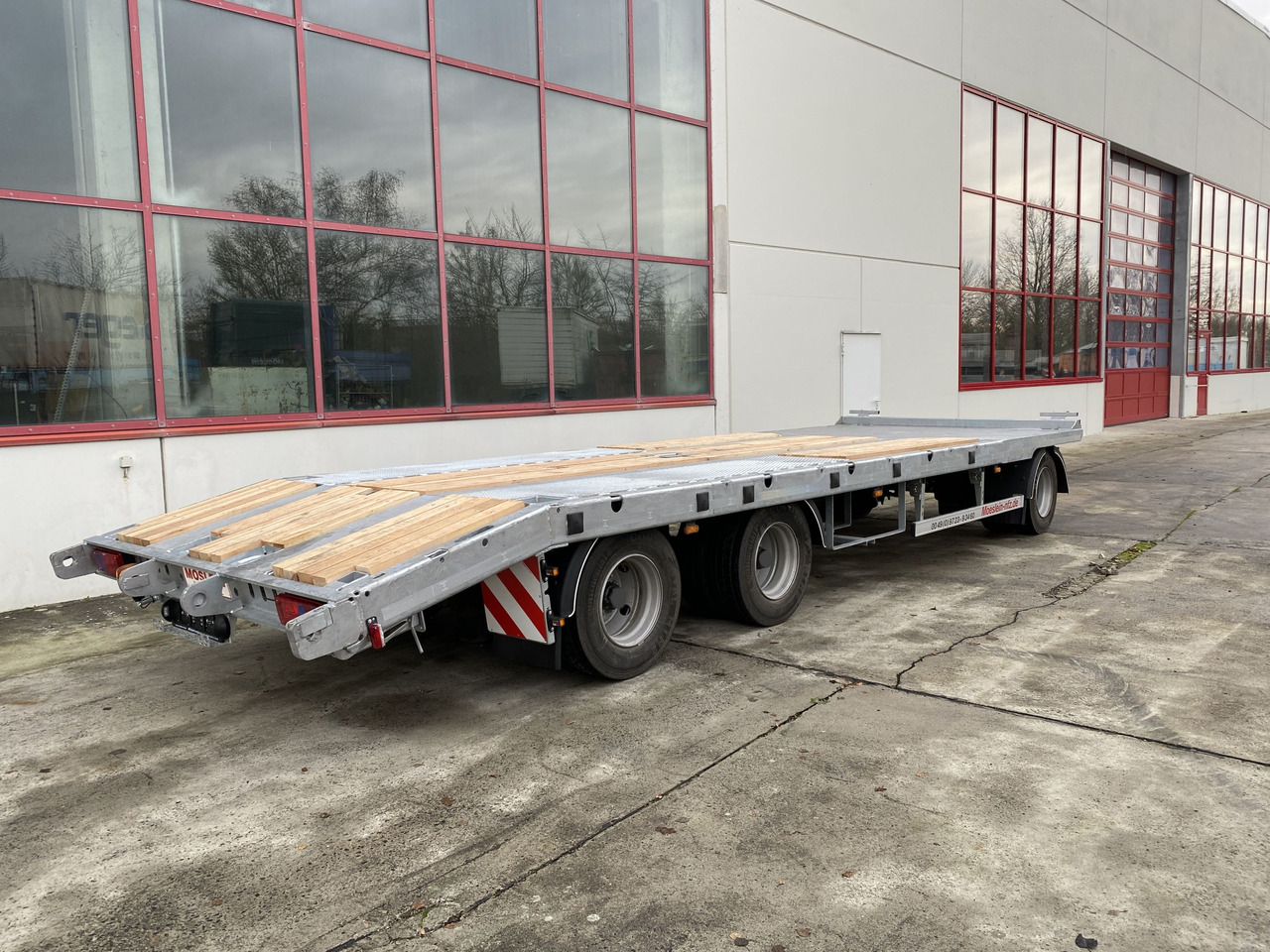 Möslein T 3-P9,2 OR 3 Achs Tieflader gerader Ladefläche 9 m, Neufahrzeug - Rimorkio me plan ngarkimi të ulët: foto 4 Möslein T 3-P9,2 OR 3 Achs Tieflader gerader Ladefläche 9 m, Neufahrzeug - Rimorkio me plan ngarkimi të ulët: foto 4