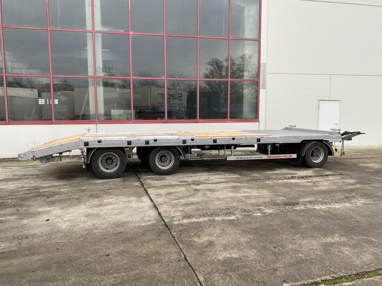 Möslein T 3-P9,2 OR 3 Achs Tieflader gerader Ladefläche 9 m, Neufahrzeug - Rimorkio me plan ngarkimi të ulët: foto 3 Möslein T 3-P9,2 OR 3 Achs Tieflader gerader Ladefläche 9 m, Neufahrzeug - Rimorkio me plan ngarkimi të ulët: foto 3