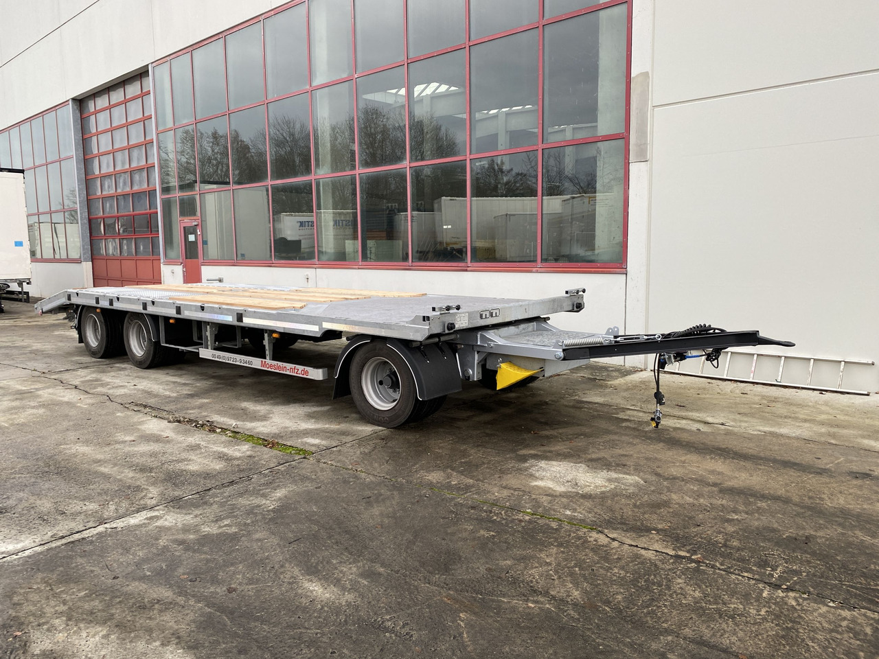 Möslein T 3-P9,2 OR 3 Achs Tieflader gerader Ladefläche 9 m, Neufahrzeug - Rimorkio me plan ngarkimi të ulët: foto 2 Möslein T 3-P9,2 OR 3 Achs Tieflader gerader Ladefläche 9 m, Neufahrzeug - Rimorkio me plan ngarkimi të ulët: foto 2