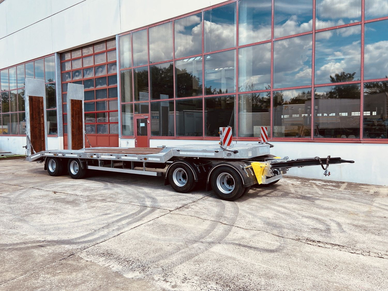 Möslein T 4 VB F 4 Achs Tieflader- Anhänger, Neufahrzeug - Rimorkio me plan ngarkimi të ulët: foto 4 Möslein T 4 VB F 4 Achs Tieflader- Anhänger, Neufahrzeug - Rimorkio me plan ngarkimi të ulët: foto 4