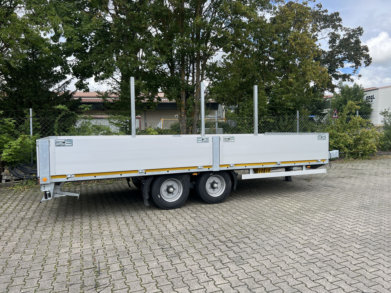 Möslein THT 11- G 6,2 Tandem Pritsche- Tieflader mit Rungentaschen - Rimorkio e hapur/ Platformë: foto 4 Möslein THT 11- G 6,2 Tandem Pritsche- Tieflader mit Rungentaschen - Rimorkio e hapur/ Platformë: foto 4