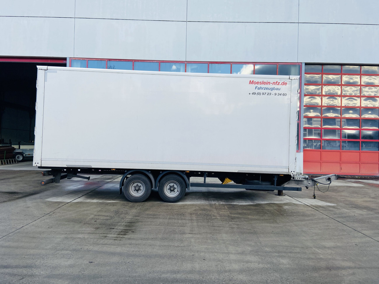 Möslein TKO 105 D 7m weiß Tandem- Koffer, Durchladbar, Neuwertig - Rimorkio me vagonetë të mbyllur: foto 5 Möslein TKO 105 D 7m weiß Tandem- Koffer, Durchladbar, Neuwertig - Rimorkio me vagonetë të mbyllur: foto 5