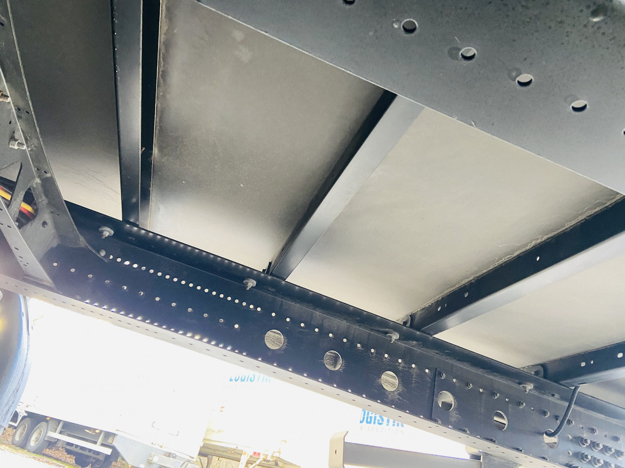 Möslein TKO 105 D 7m weiß Tandem- Koffer, Durchladbar, Neuwertig - Rimorkio me vagonetë të mbyllur: foto 2 Möslein TKO 105 D 7m weiß Tandem- Koffer, Durchladbar, Neuwertig - Rimorkio me vagonetë të mbyllur: foto 2