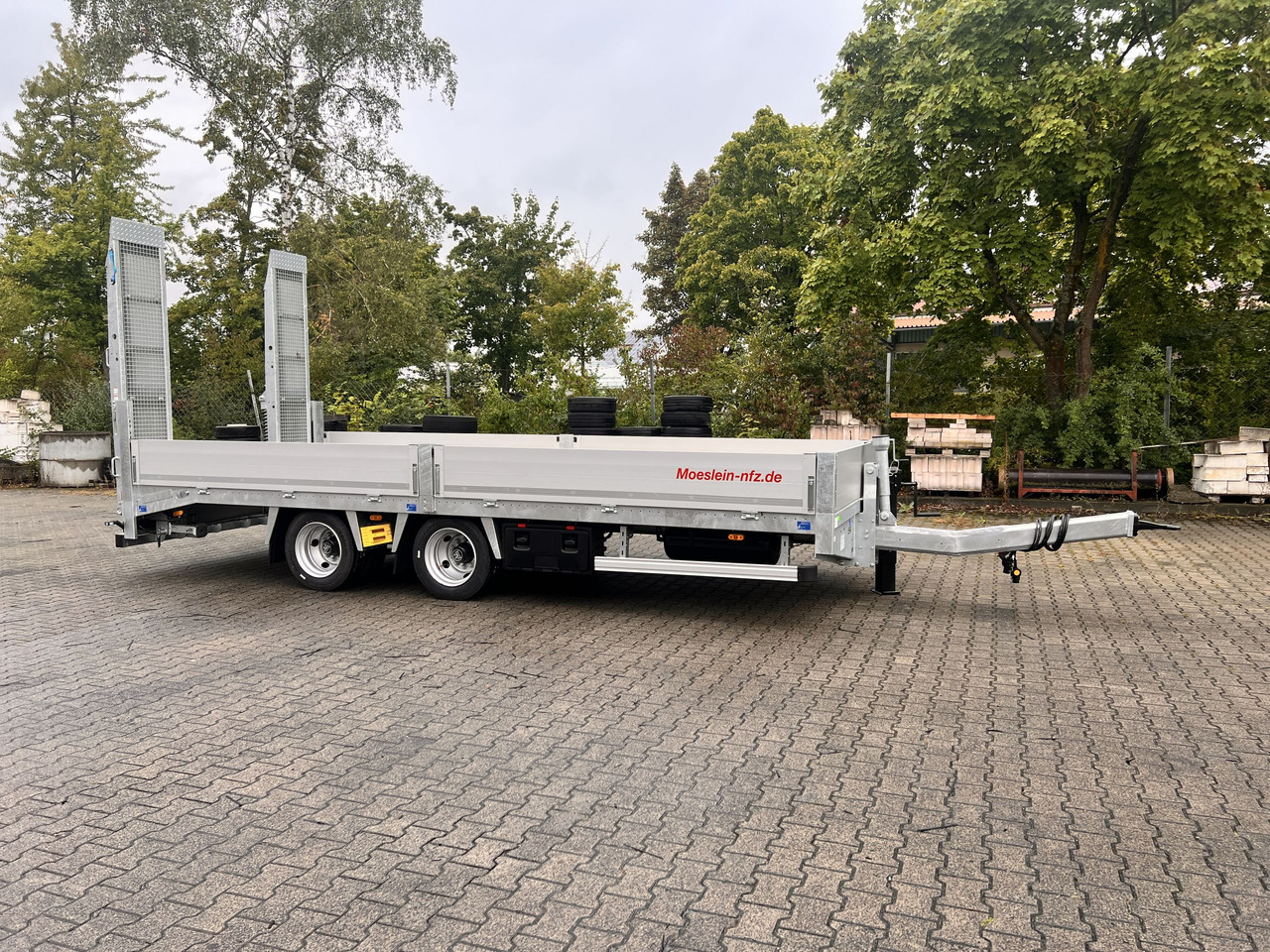 Möslein TT 14 14,4 t TandemtiefladerNeufahrzeug - Rimorkio me plan ngarkimi të ulët: foto 1 Möslein TT 14 14,4 t TandemtiefladerNeufahrzeug - Rimorkio me plan ngarkimi të ulët: foto 1