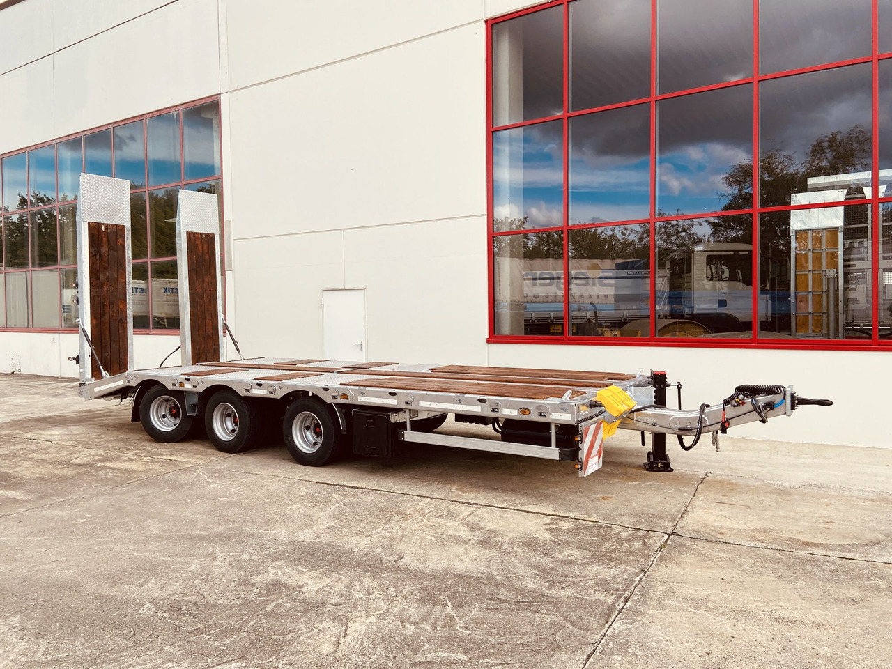 Möslein TT 31 31 t GG Tridem- Tieflader 3 Achs, gelenktNeufahrzeug - Rimorkio me plan ngarkimi të ulët: foto 4 Möslein TT 31 31 t GG Tridem- Tieflader 3 Achs, gelenktNeufahrzeug - Rimorkio me plan ngarkimi të ulët: foto 4