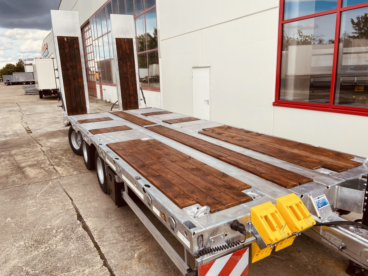 Möslein TT 31 31 t GG Tridem- Tieflader 3 Achs, gelenktNeufahrzeug - Rimorkio me plan ngarkimi të ulët: foto 3 Möslein TT 31 31 t GG Tridem- Tieflader 3 Achs, gelenktNeufahrzeug - Rimorkio me plan ngarkimi të ulët: foto 3