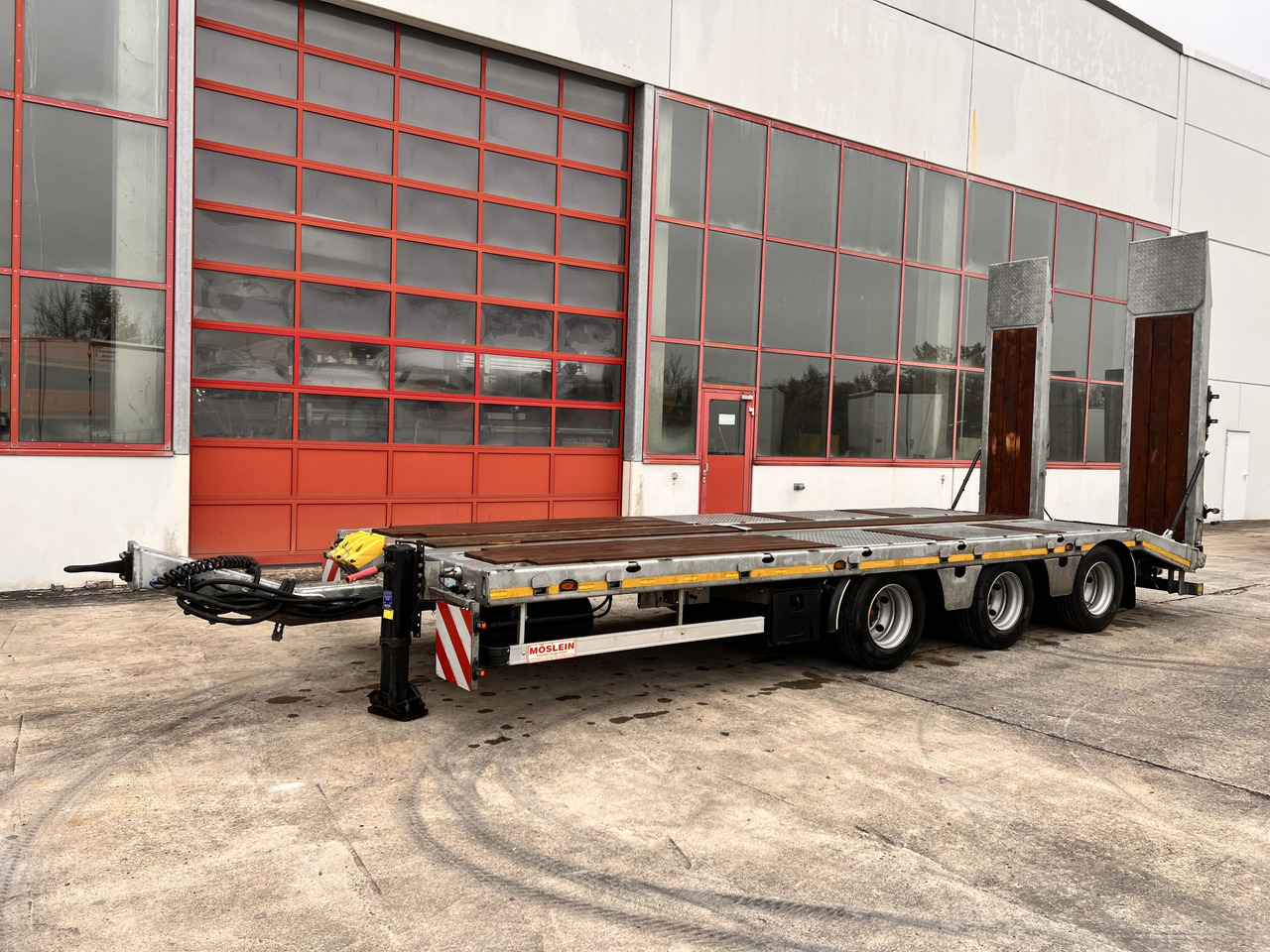 Möslein TTA33 Schwebheim 31 t Tridemtieflader gelenkt, Neuwertig - Rimorkio me plan ngarkimi të ulët: foto 4 Möslein TTA33 Schwebheim 31 t Tridemtieflader gelenkt, Neuwertig - Rimorkio me plan ngarkimi të ulët: foto 4