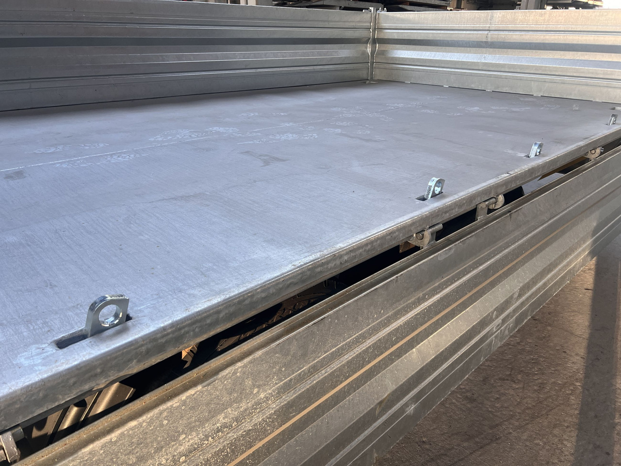 Möslein TTD 14 5,70 m 14 t Tandem- Kipper Tieflader 5,70 m lang, Breite Reifen-- Neufahrzeug -- - Rimorkio vetëshkarkuese: foto 2 Möslein TTD 14 5,70 m 14 t Tandem- Kipper Tieflader 5,70 m lang, Breite Reifen-- Neufahrzeug -- - Rimorkio vetëshkarkuese: foto 2