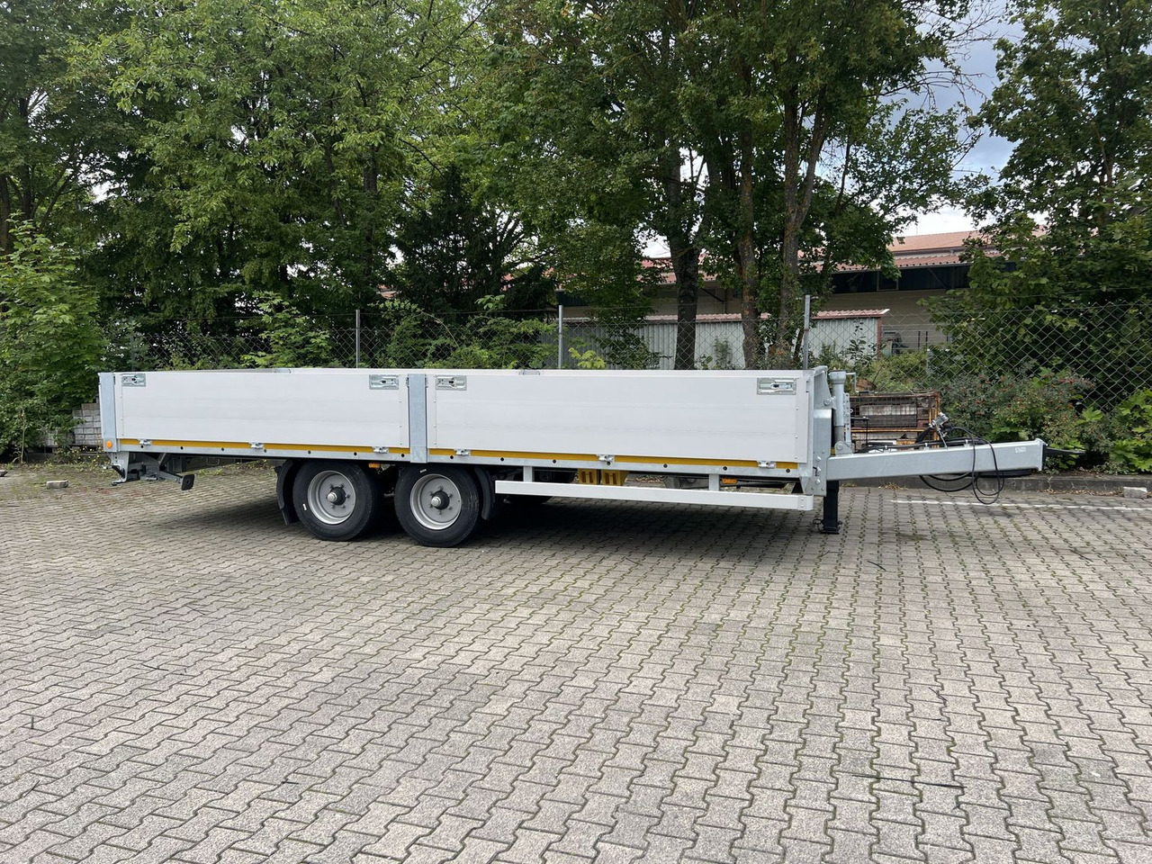 Möslein Tandem Pritsche- Tieflader mit Rungentaschen - Rimorkio e hapur/ Platformë: foto 3 Möslein Tandem Pritsche- Tieflader mit Rungentaschen - Rimorkio e hapur/ Platformë: foto 3