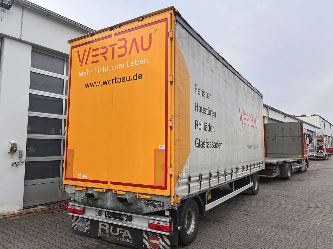 RUFA DHC 18-22  2 Achs Jumbo- Planenanhänger - Rimorkio me tendë: foto 4 RUFA DHC 18-22  2 Achs Jumbo- Planenanhänger - Rimorkio me tendë: foto 4