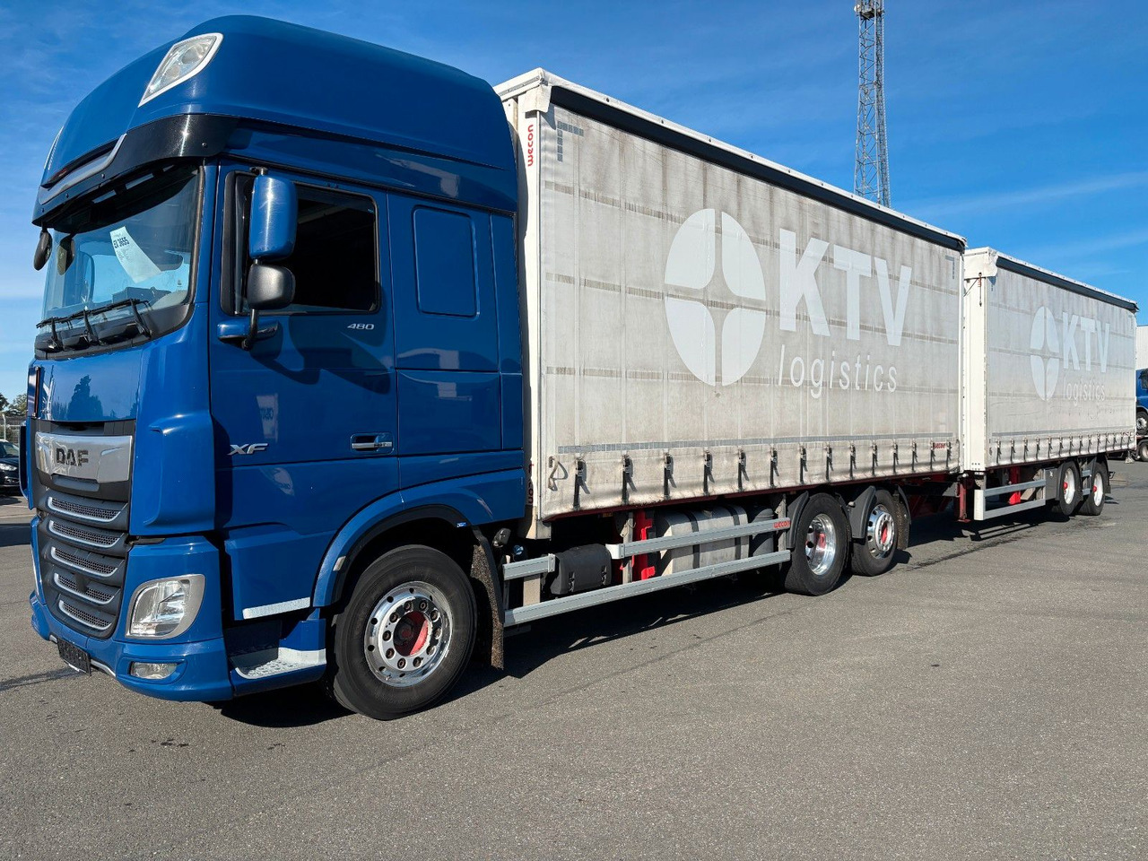 DAF SSC XF 480 Jumbozug + Anh Wecon Staplerhalterung - Kamion me tendë: foto 1 DAF SSC XF 480 Jumbozug + Anh Wecon Staplerhalterung - Kamion me tendë: foto 1