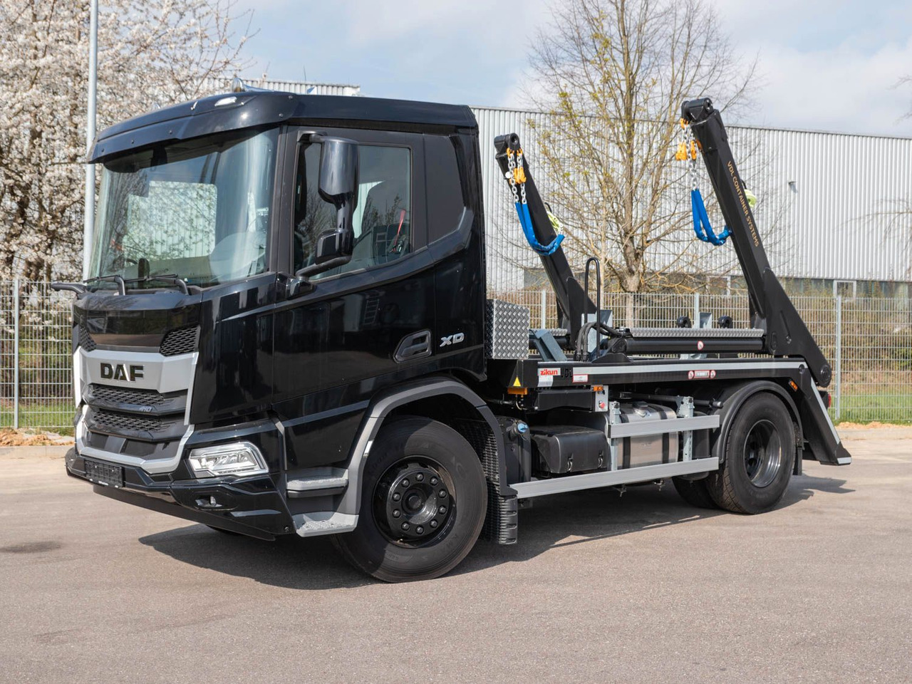 DAF FA XD 410 VDL Absetzkipper DAF FA XD 410 VDL Absetzkipper - Fadromë ngarkuese: foto 3 DAF FA XD 410 VDL Absetzkipper DAF FA XD 410 VDL Absetzkipper - Fadromë ngarkuese: foto 3