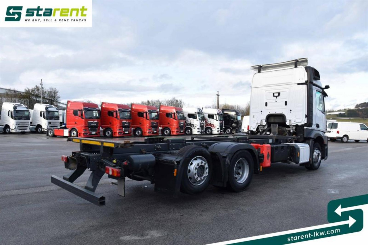 Mercedes Benz Actros 2645L Retarder Mirror Cam NAVI Liftachse - Kamion kabinë-shasi: foto 5 Mercedes Benz Actros 2645L Retarder Mirror Cam NAVI Liftachse - Kamion kabinë-shasi: foto 5