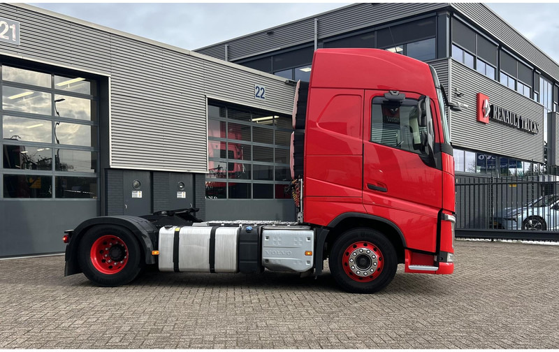 Volvo FH - Gjysmë-kamion: foto 2 Volvo FH - Gjysmë-kamion: foto 2