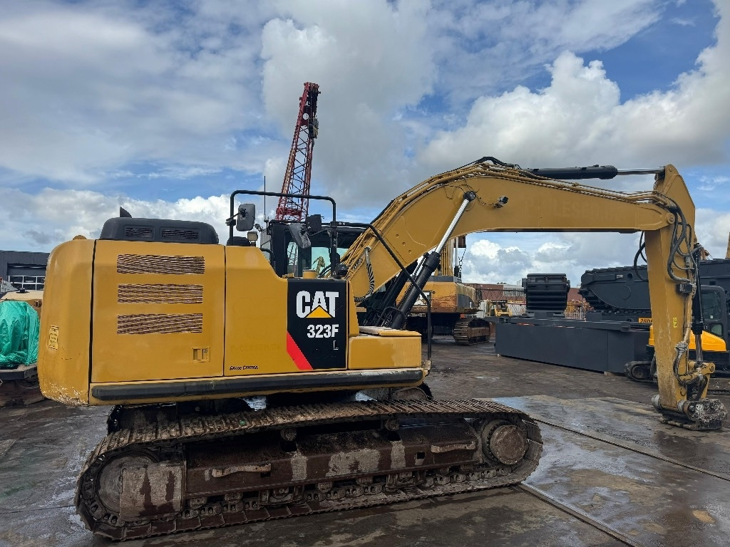 CAT 323 F L ( with oil quick ) - Ekskavator me zinxhirë: foto 4 CAT 323 F L ( with oil quick ) - Ekskavator me zinxhirë: foto 4