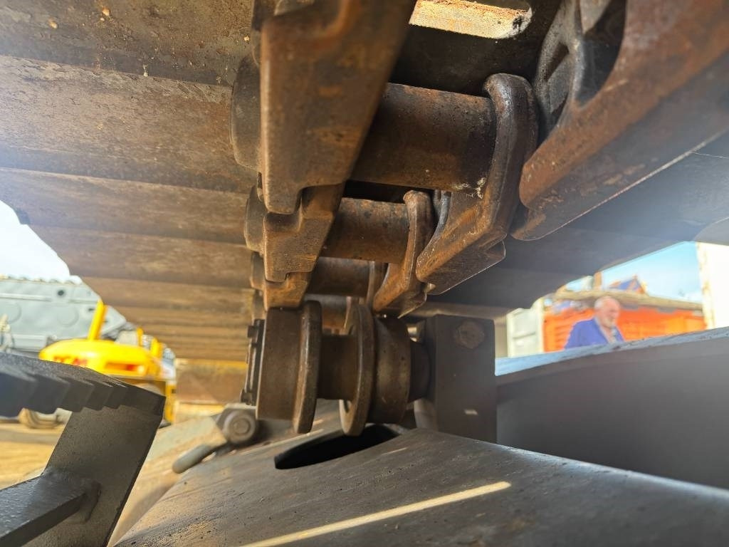 Ekskavator me zinxhirë Volvo EC 160 E L ( 3.451 ORIGINAL HOURS ): foto 12