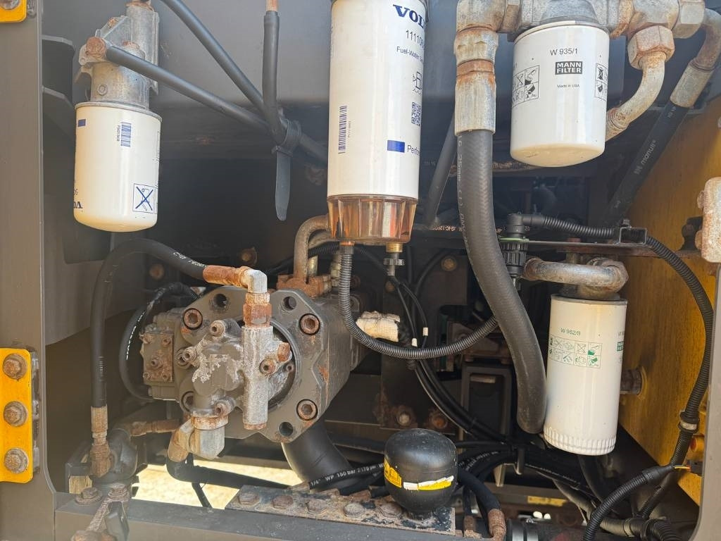Ekskavator me zinxhirë Volvo EC 160 E L ( 3.451 ORIGINAL HOURS ): foto 16