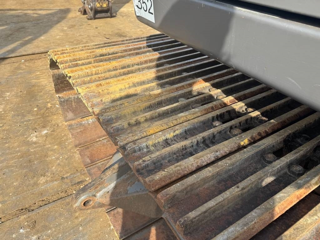 Ekskavator me zinxhirë Volvo EC 160 E L ( 3.451 ORIGINAL HOURS ): foto 13
