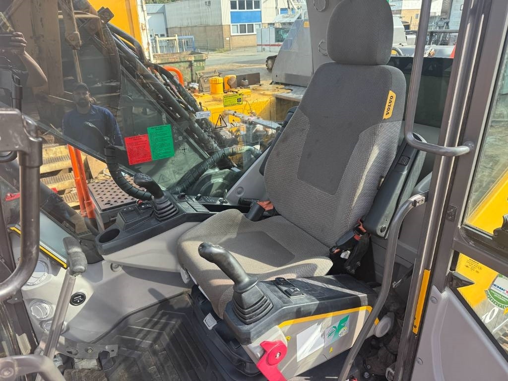 Ekskavator me zinxhirë Volvo EC 160 E L ( 3.451 ORIGINAL HOURS ): foto 20