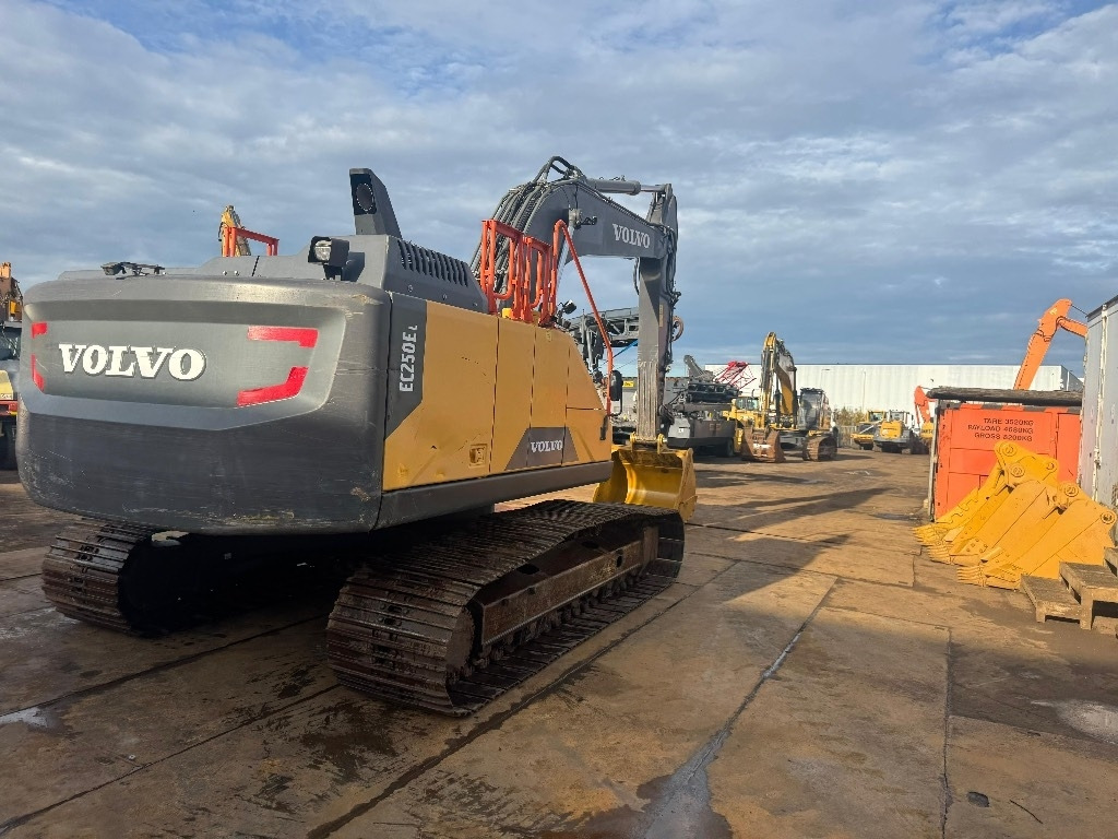 Volvo EC 250 EL - Ekskavator me zinxhirë: foto 5 Volvo EC 250 EL - Ekskavator me zinxhirë: foto 5