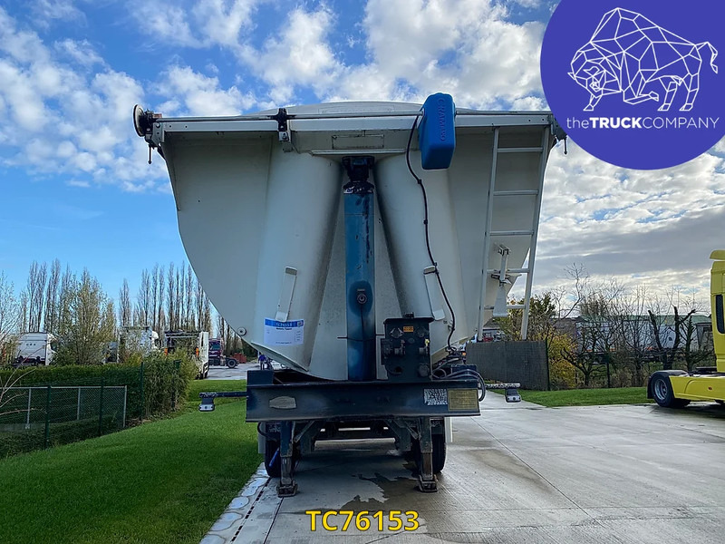 Benalu - Gjysmë rimorkio vetëshkarkuese: foto 2 Benalu - Gjysmë rimorkio vetëshkarkuese: foto 2