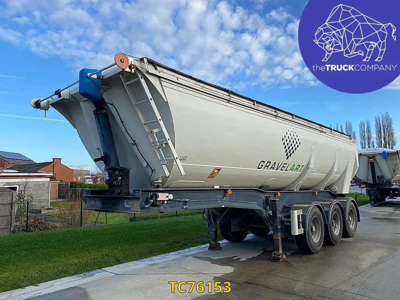 Benalu - Gjysmë rimorkio vetëshkarkuese: foto 1 Benalu - Gjysmë rimorkio vetëshkarkuese: foto 1