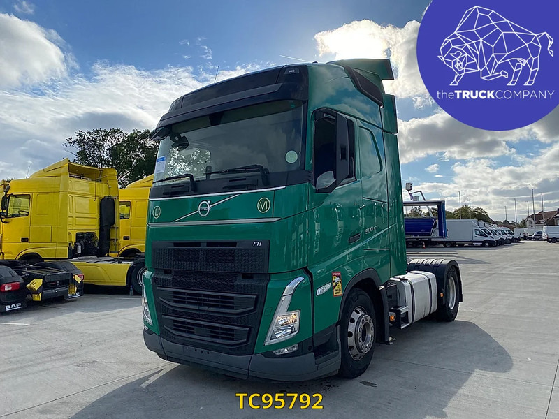 Volvo - Gjysmë-kamion: foto 1 Volvo - Gjysmë-kamion: foto 1
