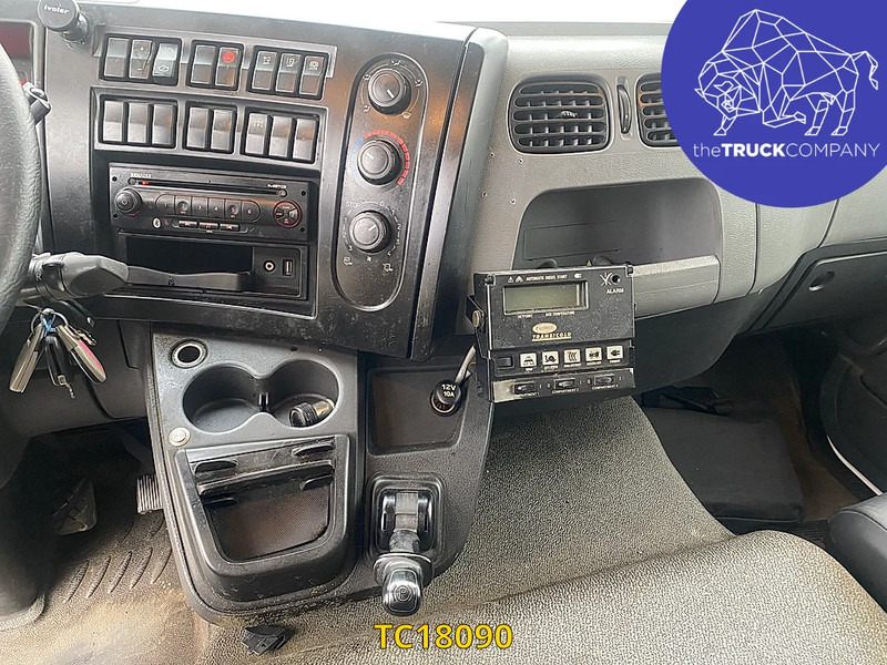 Renault D 240 - Kamion frigorifer: foto 4 Renault D 240 - Kamion frigorifer: foto 4