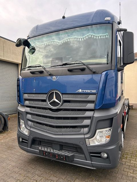 Mercedes-Benz 2548 - Transportjer kontejnerësh/ Kamion me karroceri të çmontueshme: foto 3 Mercedes-Benz 2548 - Transportjer kontejnerësh/ Kamion me karroceri të çmontueshme: foto 3