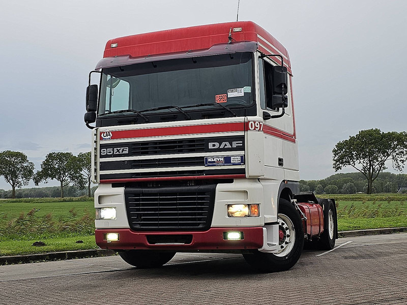 DAF XF 95.380 SPACECAB EURO 2 - Gjysmë-kamion: foto 1 DAF XF 95.380 SPACECAB EURO 2 - Gjysmë-kamion: foto 1