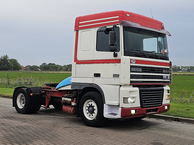 DAF XF 95.380 SPACECAB EURO 2 - Gjysmë-kamion: foto 5 DAF XF 95.380 SPACECAB EURO 2 - Gjysmë-kamion: foto 5