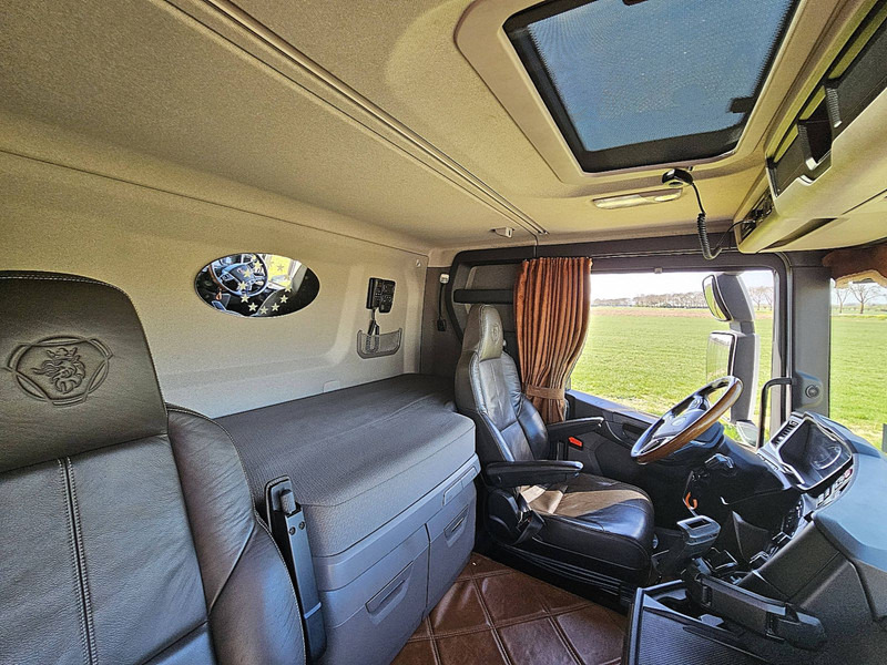 Interior photo 3: Gjysmë-kamion Scania R450 6X2*4NB RET. LEATHER